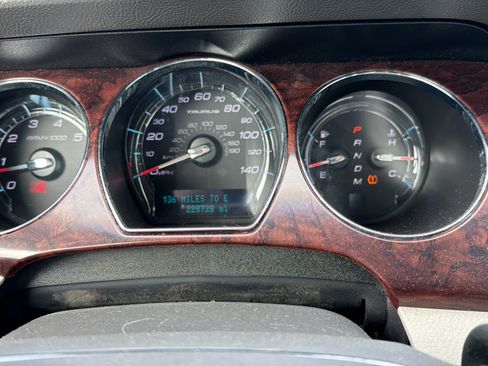 Used 2012 Ford Taurus SEL FWD image 17