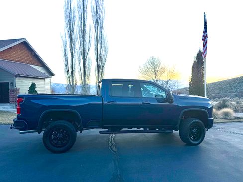 Used 2022 Chevrolet Silverado 3500 High Country w/ Z71 Off-Road Package image 6