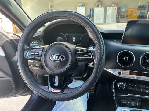 Used 2019 Kia Stinger GT2 image 8