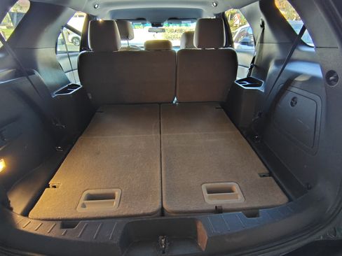 Used 2014 Ford Explorer XLT image 13