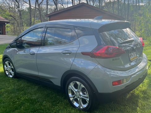Used 2020 Chevrolet Bolt LT FWD image 4