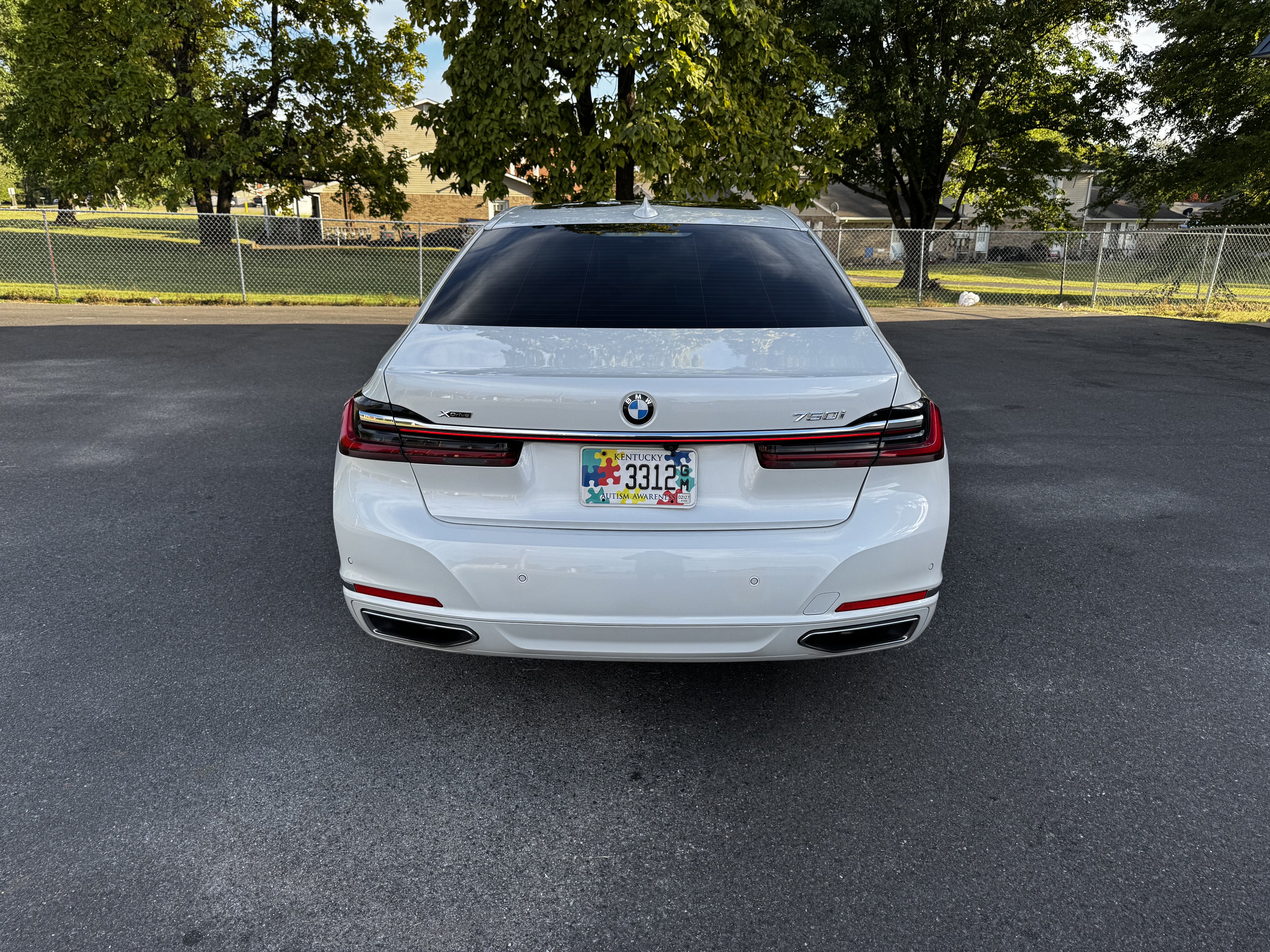 Used 2022 BMW 750i xDrive w/ Executive Package AWD/4WD image 4