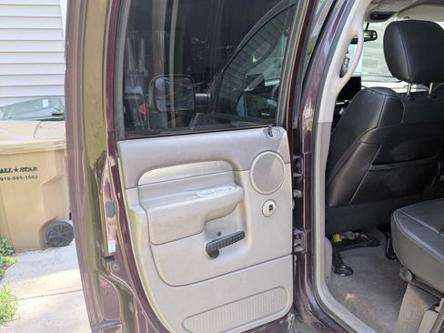 Used 2005 Dodge Ram 2500 Truck SLT AWD/4WD image 5