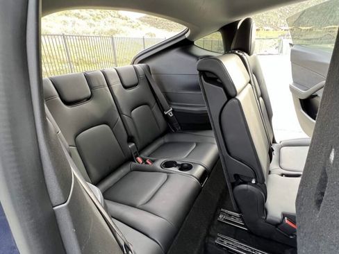 Used 2022 Tesla Model Y Long Range image 10