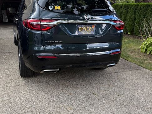 Used 2021 Buick Enclave Essence image 5