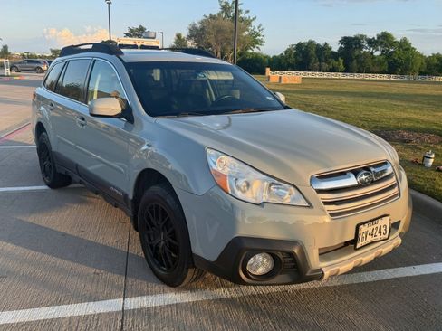 Used 2014 Subaru Outback 2.5i Limited w/ Moonroof Package image 4