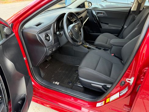 Used 2018 Toyota Corolla iM image 18