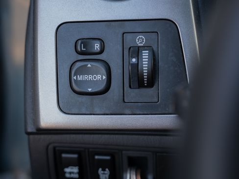 Used 2006 Pontiac Vibe AWD w/ Preferred Package image 12
