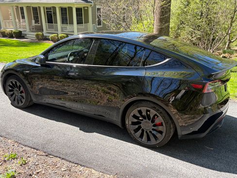 Used 2023 Tesla Model Y Performance image 4