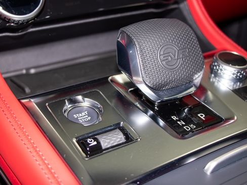 Used 2025 Jaguar F-PACE SVR 575 Edition image 9