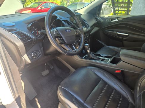Used 2017 Ford Escape Titanium FWD image 4