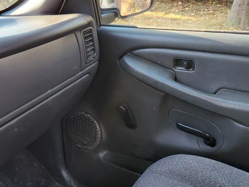 Used 2005 Chevrolet Silverado 2500 W/T w/ Heavy-Duty Power Package image 27