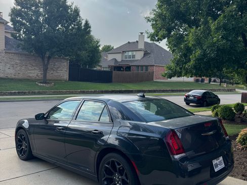 Used 2019 Chrysler 300 S image 16