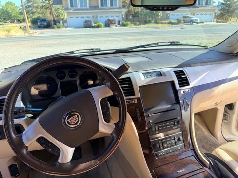 Used 2008 Cadillac Escalade AWD image 15