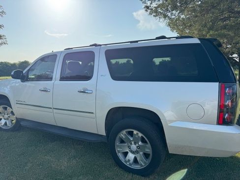 Used 2013 GMC Yukon XL SLT w/ Regional Value Package image 8