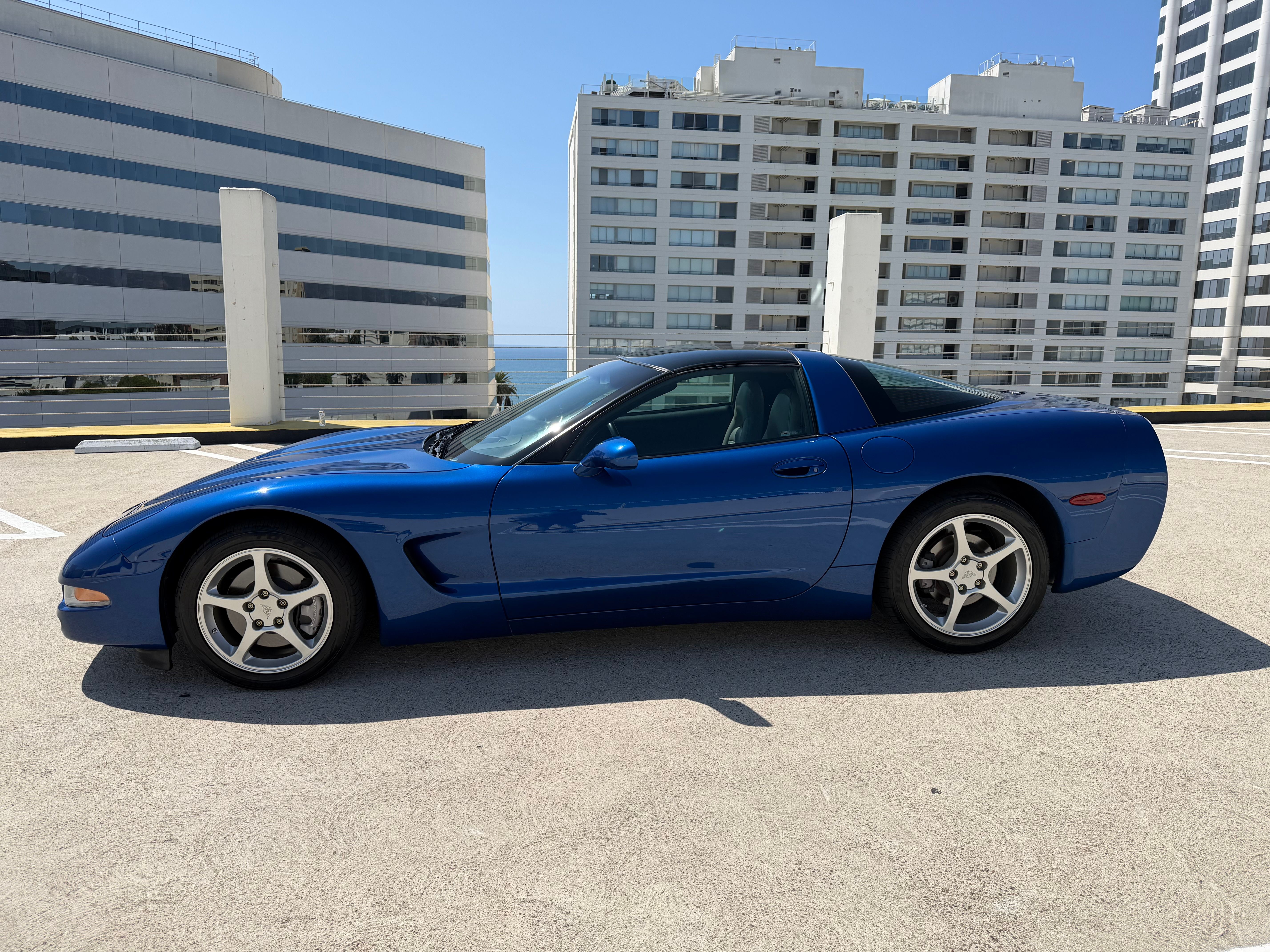 Used 2002 Chevrolet Corvette Coupe w/ Preferred Equipment Group2 RWD image 20