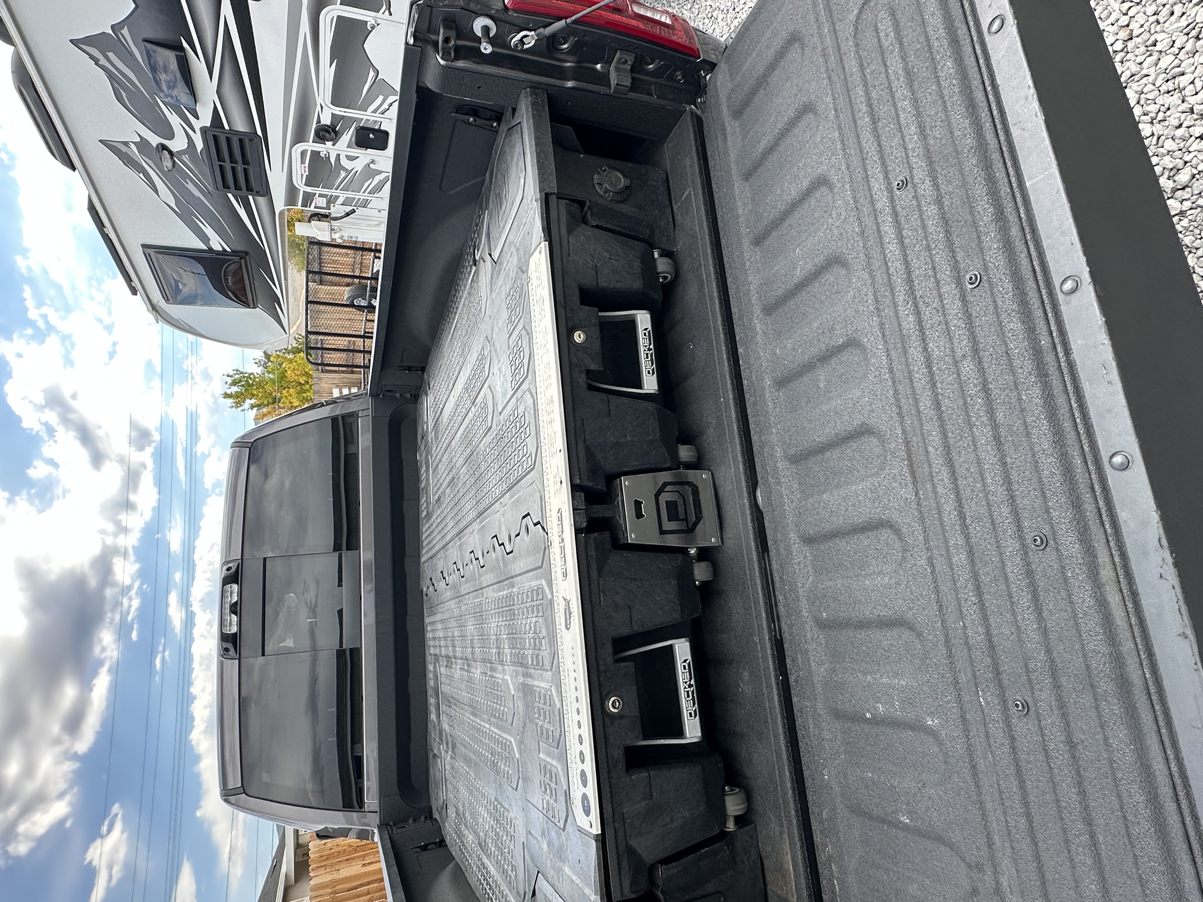 Used 2025 RAM 2500 Laramie AWD/4WD image 2