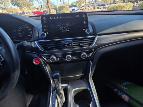 Used 2018 Honda Accord Sport image 9