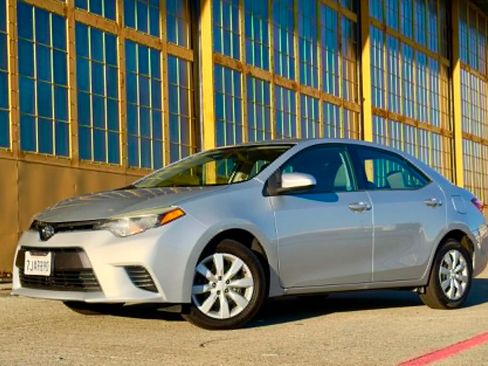 Used 2015 Toyota Corolla LE FWD image 10