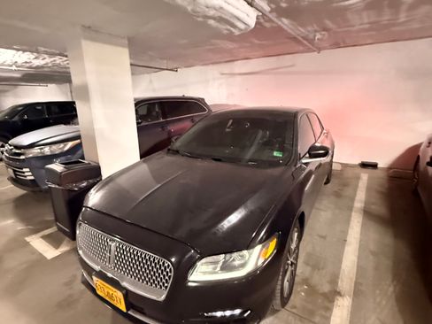 Used 2019 Lincoln Continental Select image 10