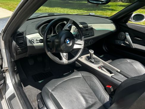 Used 2004 BMW Z4 3.0i RWD image 16