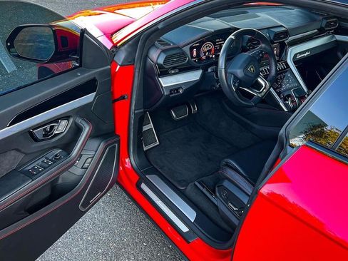 Used 2021 Lamborghini Urus image 19