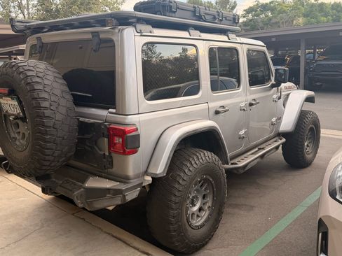 Used 2018 Jeep Wrangler Unlimited Rubicon AWD/4WD image 13