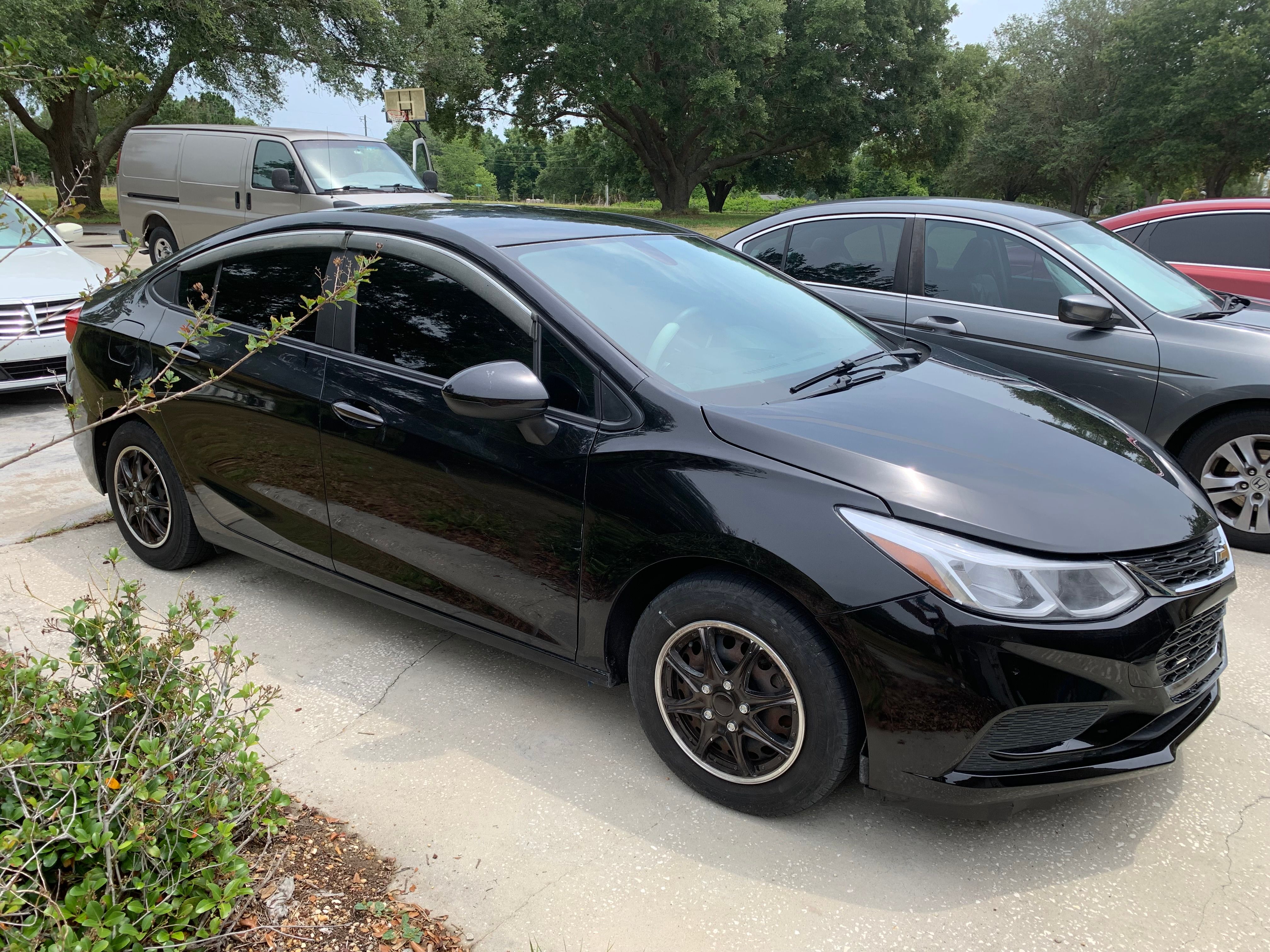 Used 2017 Chevrolet Cruze LS FWD image 1