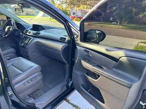 Used 2015 Honda Odyssey Touring image 17