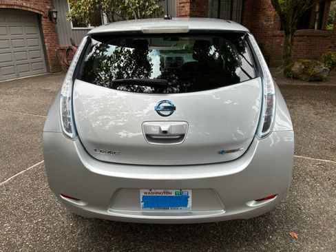 Used 2013 Nissan Leaf S w/ Charger Pkg FWD image 4