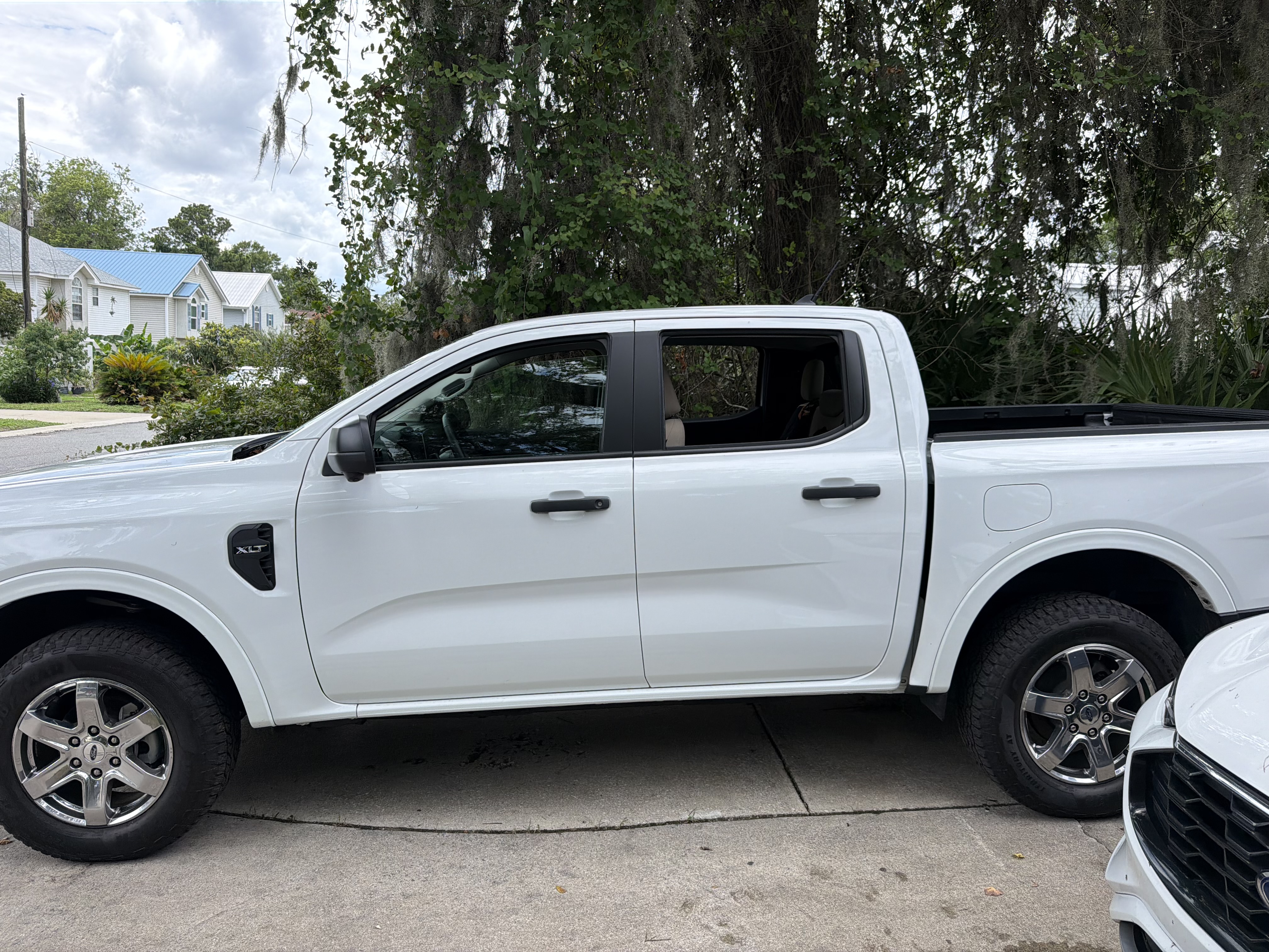 Used 2025 Ford Ranger XLT w/ FX4 Off-Road Package AWD/4WD image 2