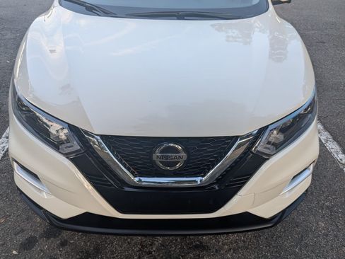 Used 2022 Nissan Rogue Sport SL image 2