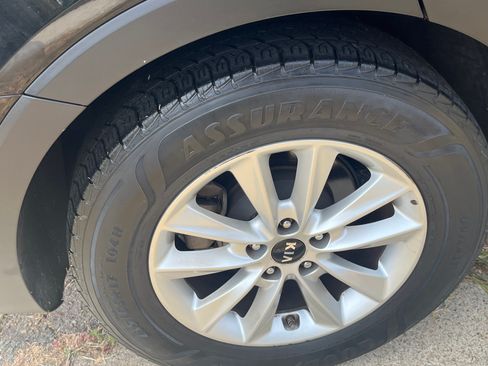 Used 2019 Kia Sorento L FWD image 15