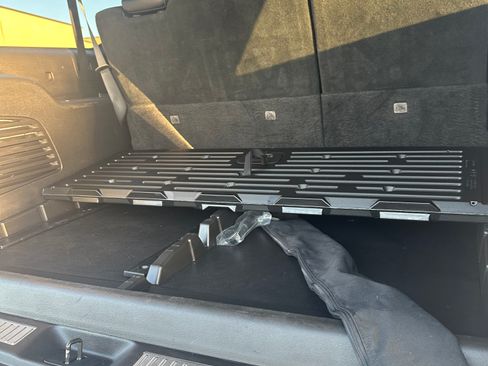 Used 2018 GMC Yukon XL SLT w/ Premium Edition AWD/4WD image 13