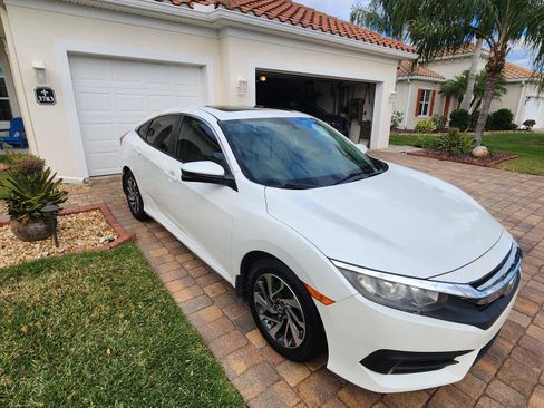 Used 2017 Honda Civic EX image 2
