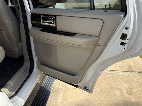 Used 2016 Lincoln Navigator Select image 20