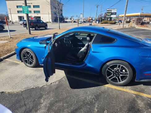 Used 2019 Ford Mustang Premium RWD image 5