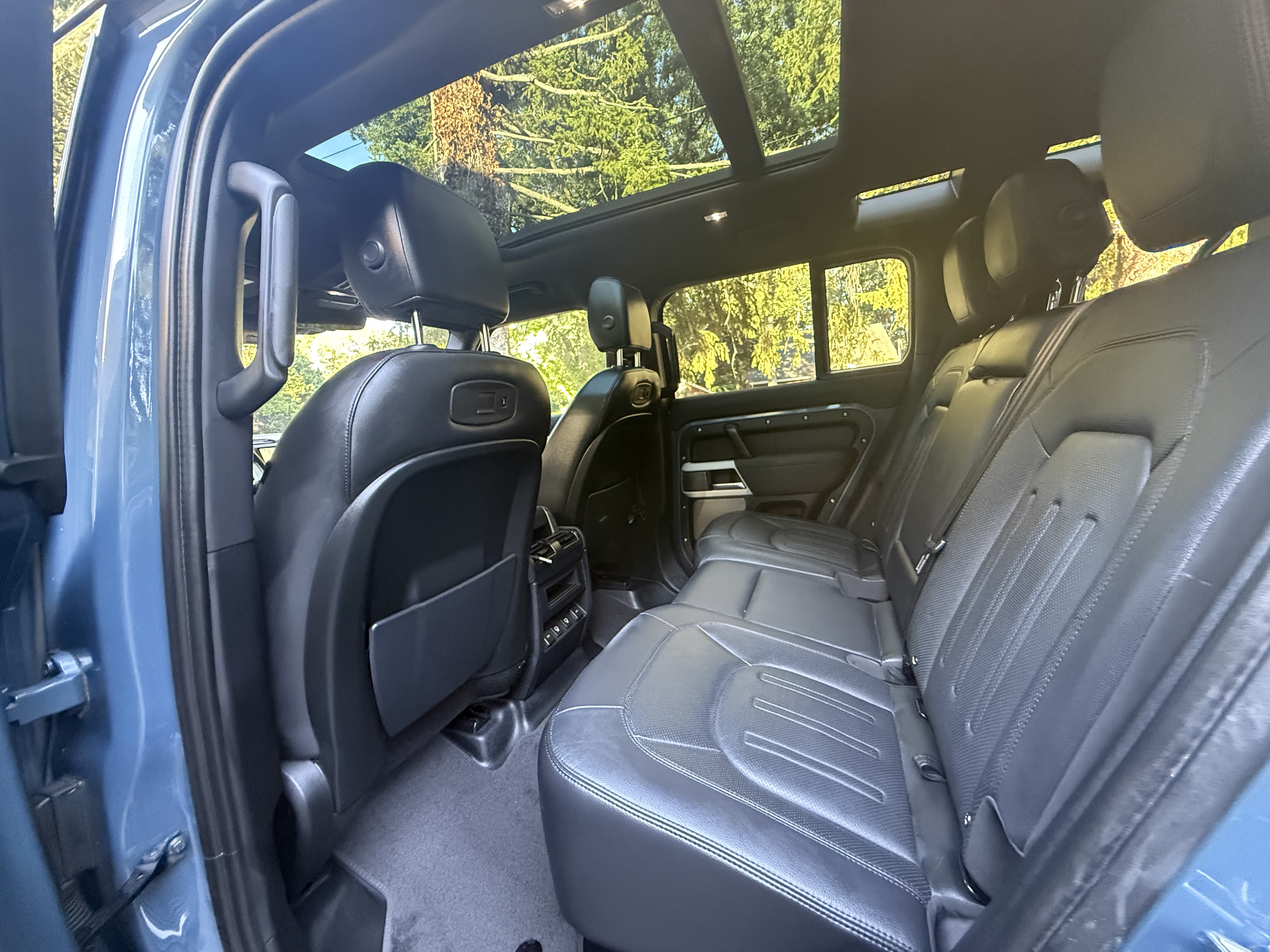 Used 2022 Land Rover Defender 110 S AWD/4WD image 6