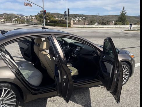 Used 2014 Kia Cadenza Premium w/ Technology Package image 8