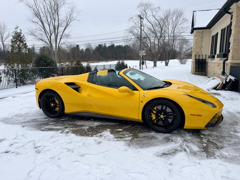 Used 2017 Ferrari 488 Spider image 8