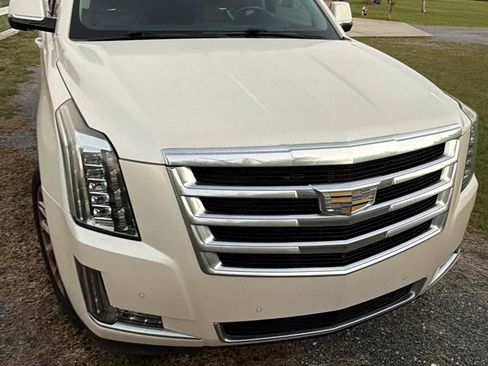 Used 2015 Cadillac Escalade ESV Luxury image 6