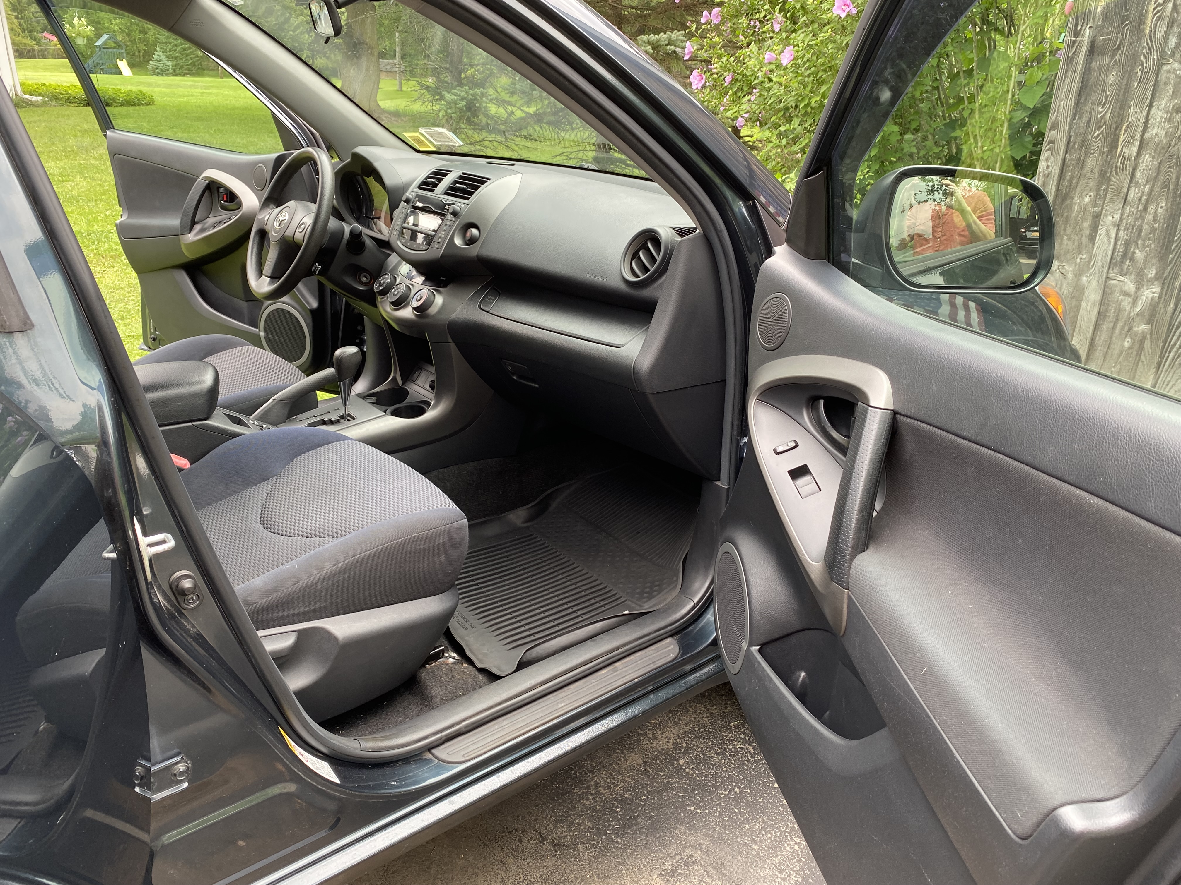 Used 2011 Toyota RAV4 Sport w/ Sport Extra Value Pkg AWD/4WD image 6