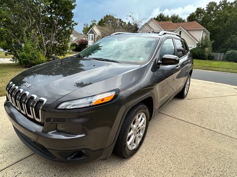Used 2014 Jeep Cherokee Latitude w/ Comfort/Convenience Group image 18