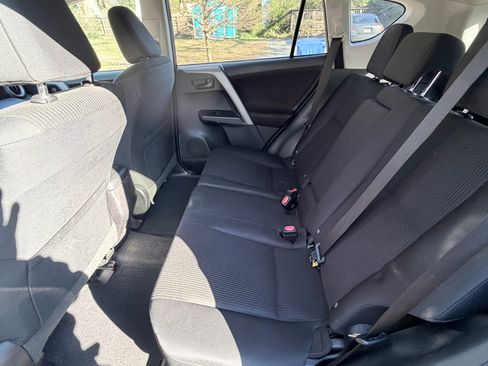 Used 2016 Toyota RAV4 LE image 8