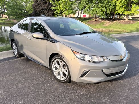 Used 2017 Chevrolet Volt Premier w/ Driver Confidence II Package FWD image 1