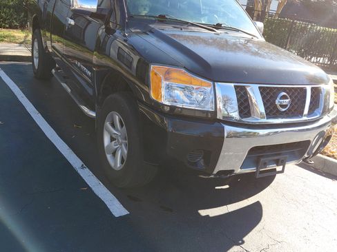Used 2009 Nissan Titan SE w/ SE Popular Equipment Pkg image 5