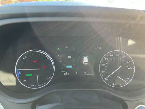 Used 2023 Toyota Sienna Limited image 8