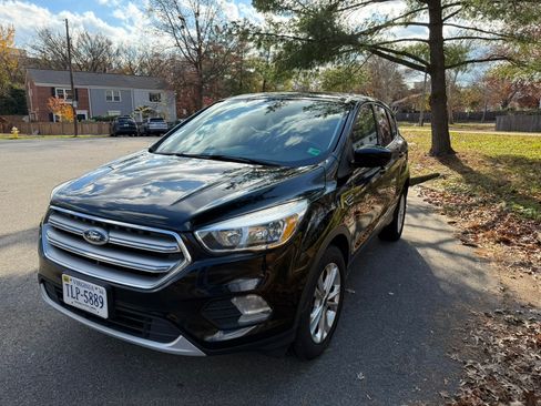 Used 2017 Ford Escape SE image 5