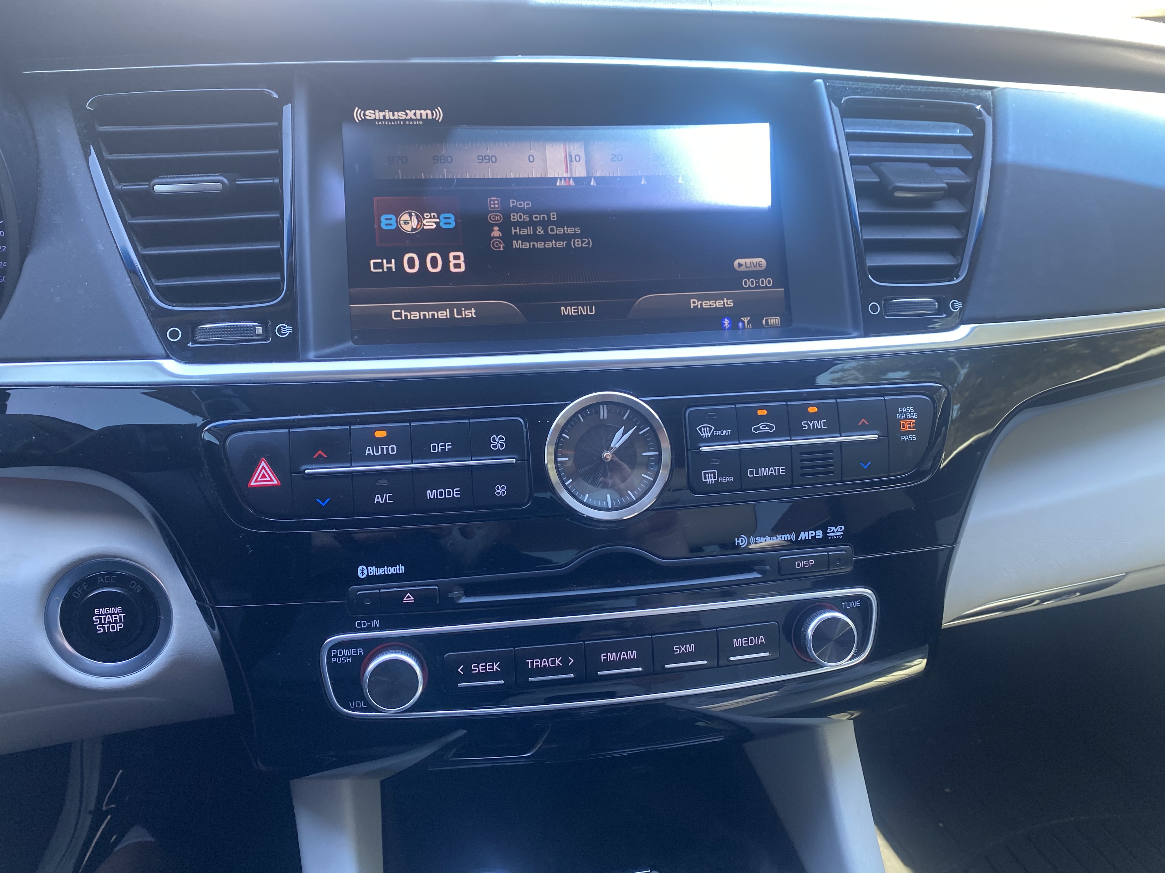 Used 2015 Kia K900 Luxury RWD image 4