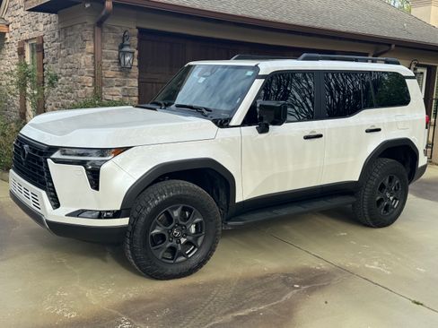 Used 2025 Lexus GX 550 image 4